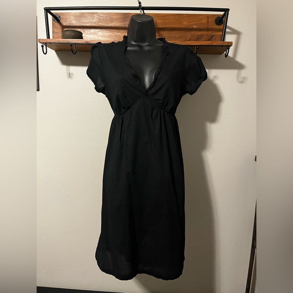 CONVERSE One Star women’s black midi dress. V neck, preowned size S